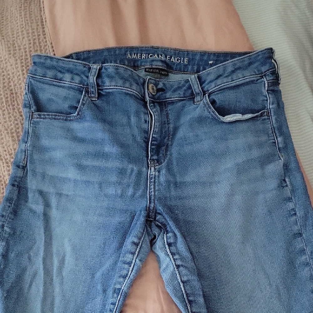 American Eagle Blue Jeans - Picture 4 of 9